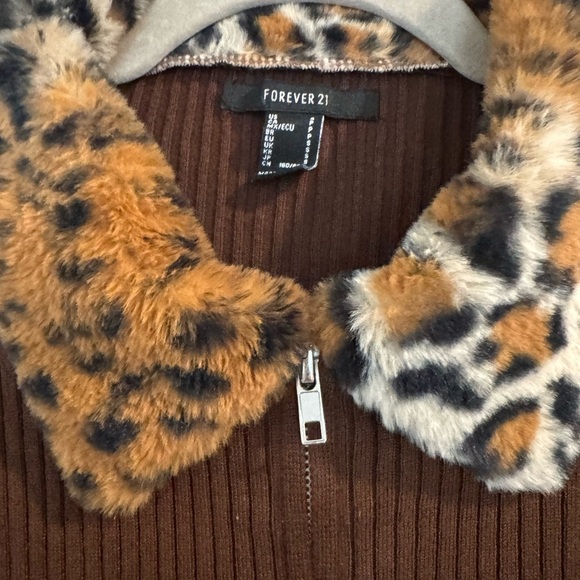 Brown Ribbed Cardigan with Leopard Collar | 90s Y2K Fall Favorite 🤎 - Picture 2 of 6